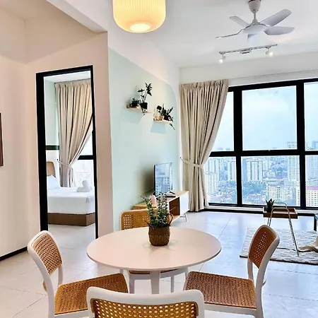 Urban Suites Homestay Wl